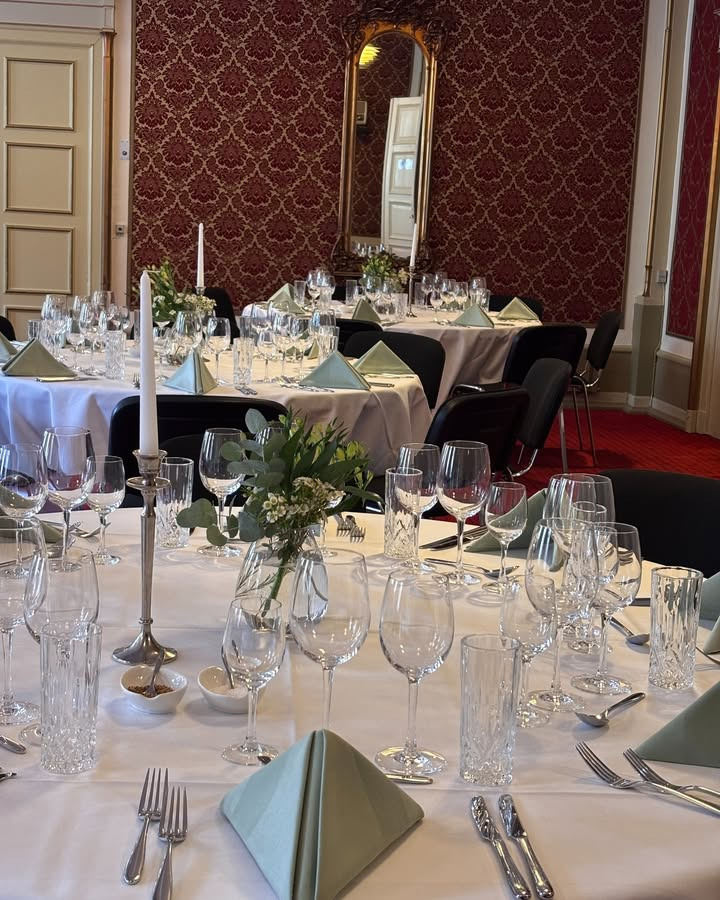 Frændes Madværk fremhæver smuk opdækning i Rød Sal til festligheder