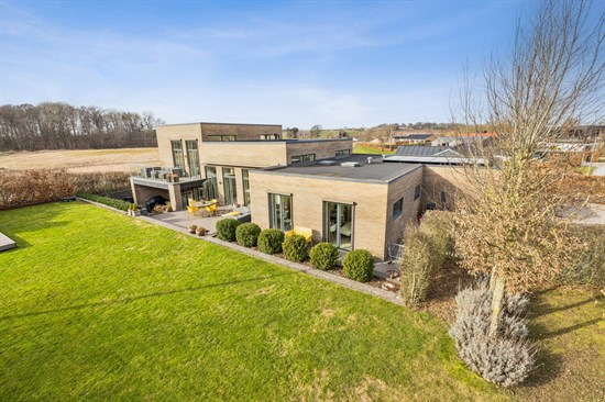 Top 6 over dyreste boliger til salg i Skødstrup. Priser op til 9.395.000 kr