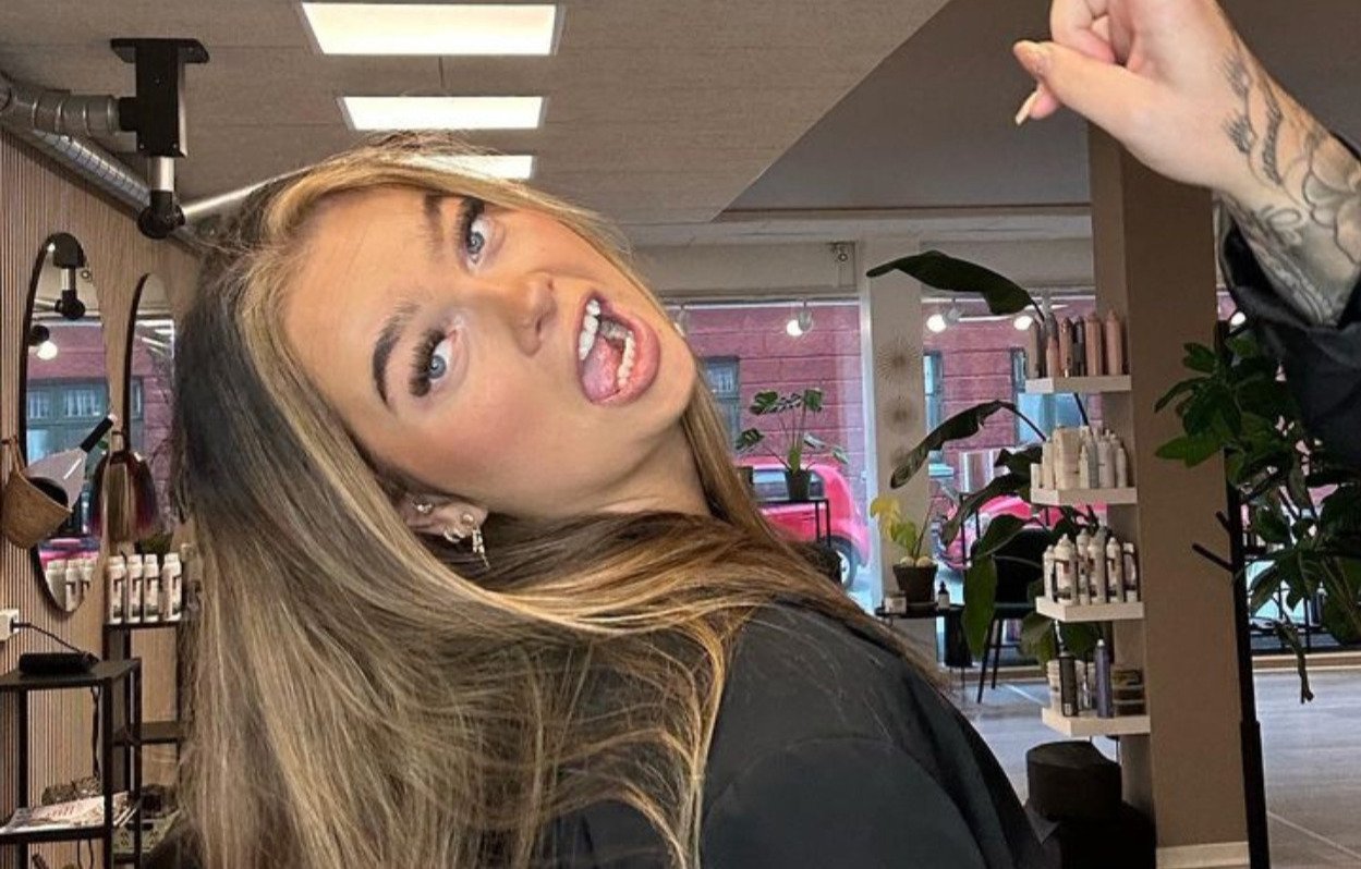 Få dit hår juleklar med Hair By L's dygtige elev, Maja