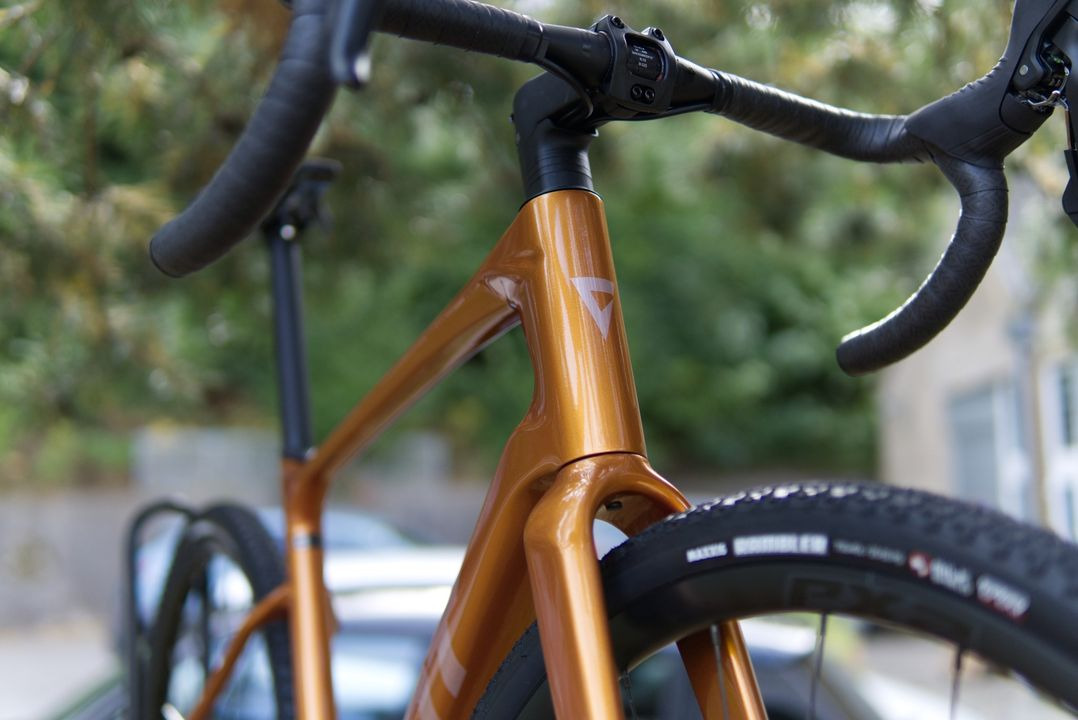 Bings BikeStore ApS præsenterer: Gå efteråret i møde med en GIANT Revolt Advanced 2 Solar gravelbike