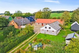 Top 6 over dyreste boliger til salg i Låsby. Priser op til 5.990.000 kr