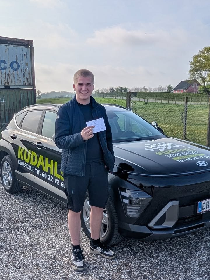 Kudahls Køreskole ønsker Mads tillykke med bilkørekortet og ser frem til næste skridt