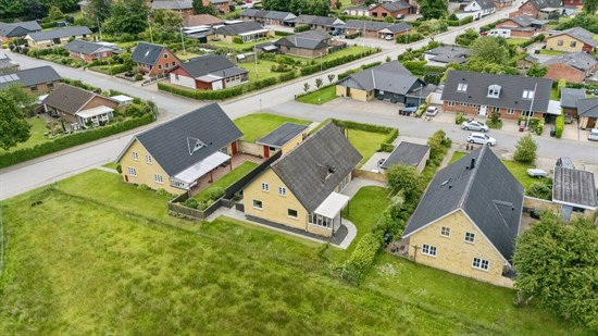 Engvej 39 og 1 anden boliger er kommet til salg denne uge i Aulum - se boligerne her.