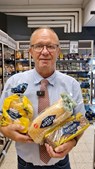 Meny Klarup tilbyder surdejsbrød og solskikkerugbrød til 15 kr. hver søndag og mandag