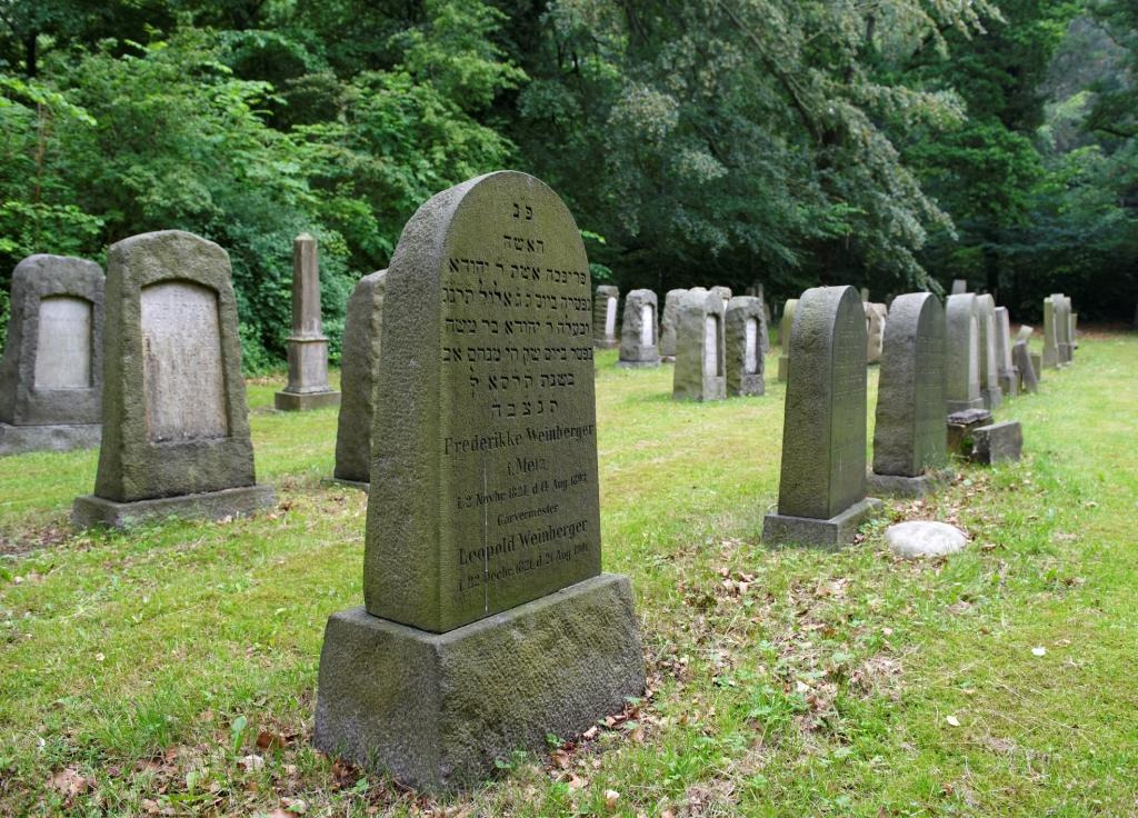 Oplev jødernes historie i Randers på Østre Kirkegård