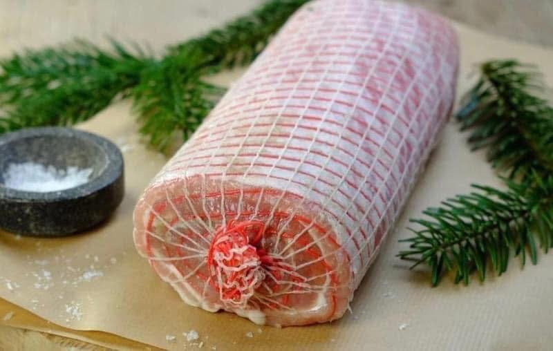 Min Købmand Øster Bjerregrav tilbyder rå rullepølse fra slagter Theilgaard til særpris