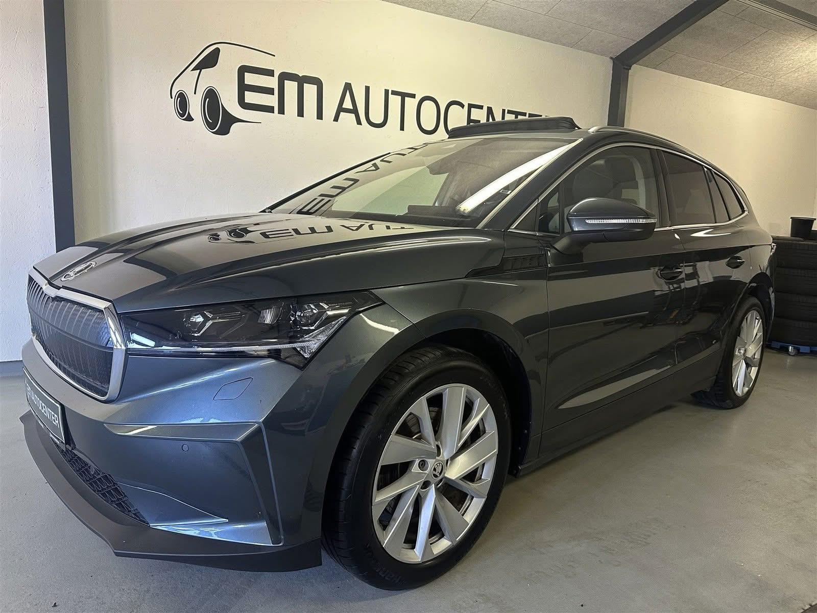 EM AUTOCENTER ApS tilbyder gode handler på elektriske biler som Skoda Enyaq iV
