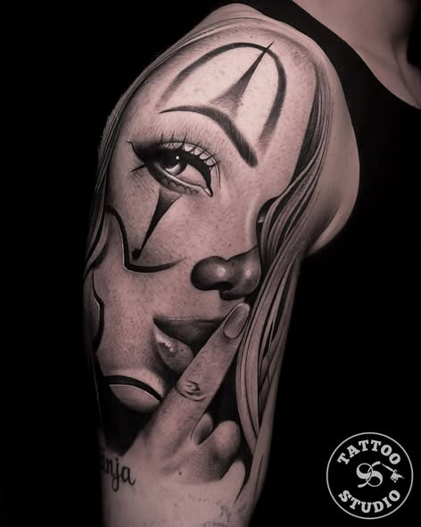 Tattoo Studio 96 viser et black & grey design skabt af Sasha