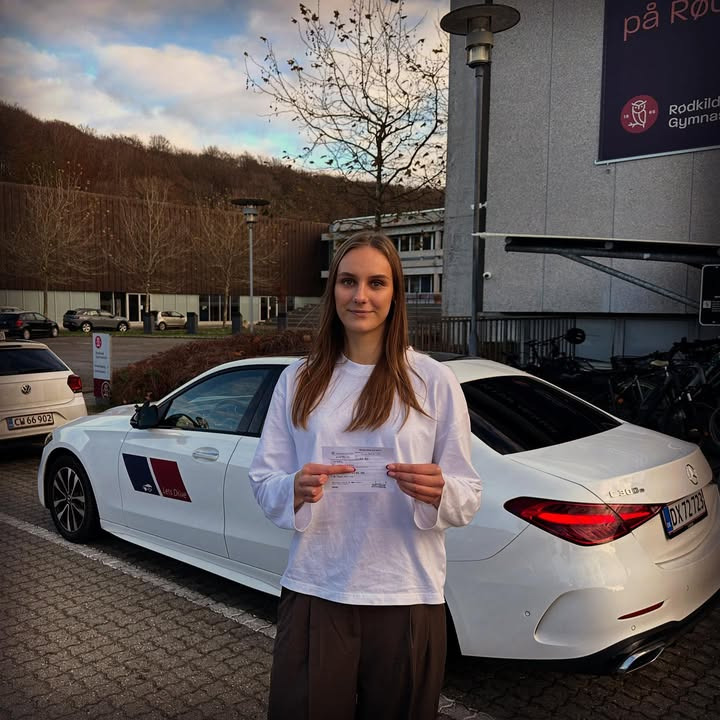 Lets Drive ønsker Agnete tillykke med kørekortet og fremhæver hendes præstationer