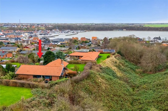 Pris sat ned med 400.000 kr. på Nørrevang 8