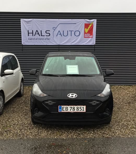 Hals Auto A/S fejrer glad kundes Hyundai i10-opgradering og opfordrer til lokal handel