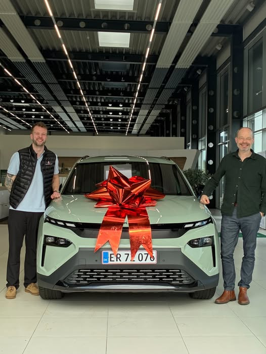 Autocentralen Viborg afleverer flot Skoda til Asmild Kloster Landbrugsskole