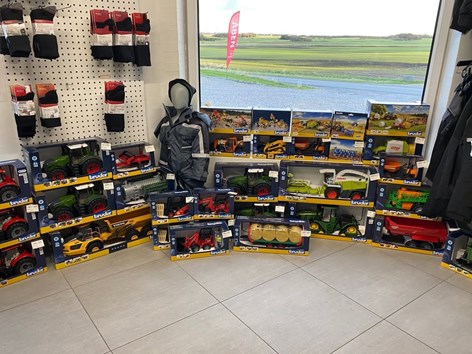 Houe Smed & VVS tilbyder momsbesparelser på Bruder legetøj i november