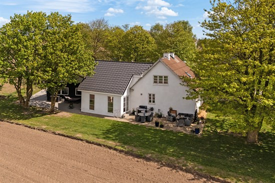 Top 6 over dyreste boliger til salg i Hovedgård. Priser op til 5.995.000 kr