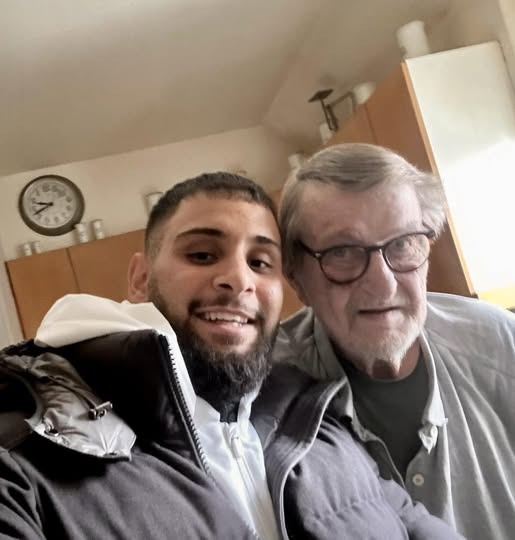 Louis Nielsen HerningCentret leverer nye briller til Uffe med personlig service