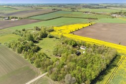 Hyggeligt landsted til salg i naturskønne omgivelser hos Home Støvring
