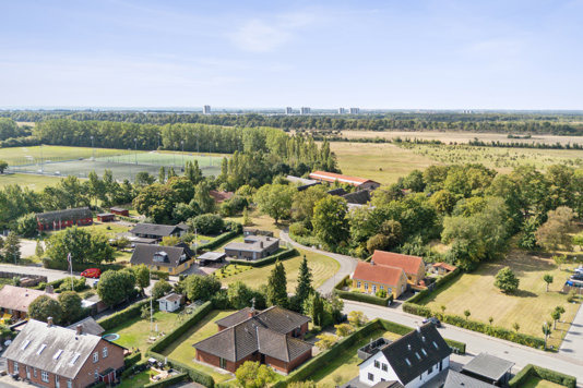322 etagemeter villa med solrig have i idylliske Avedøre Landsby