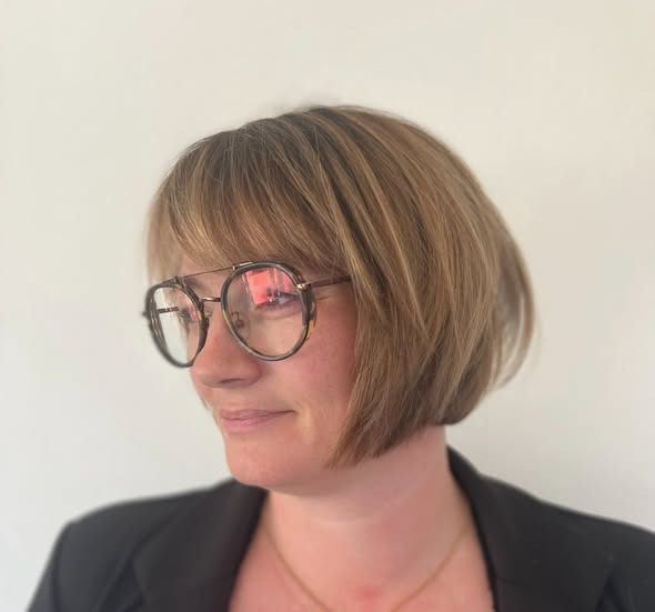 Chlou giver Mette en trendy makeover med bronde look og pandehår