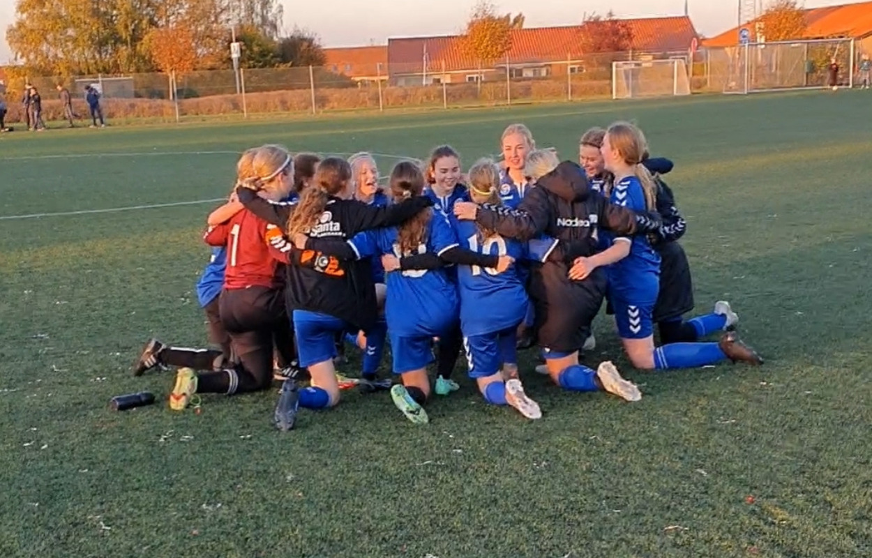 Hatting/Torsted/Stensballe IK U16-Piger sled sejren i land