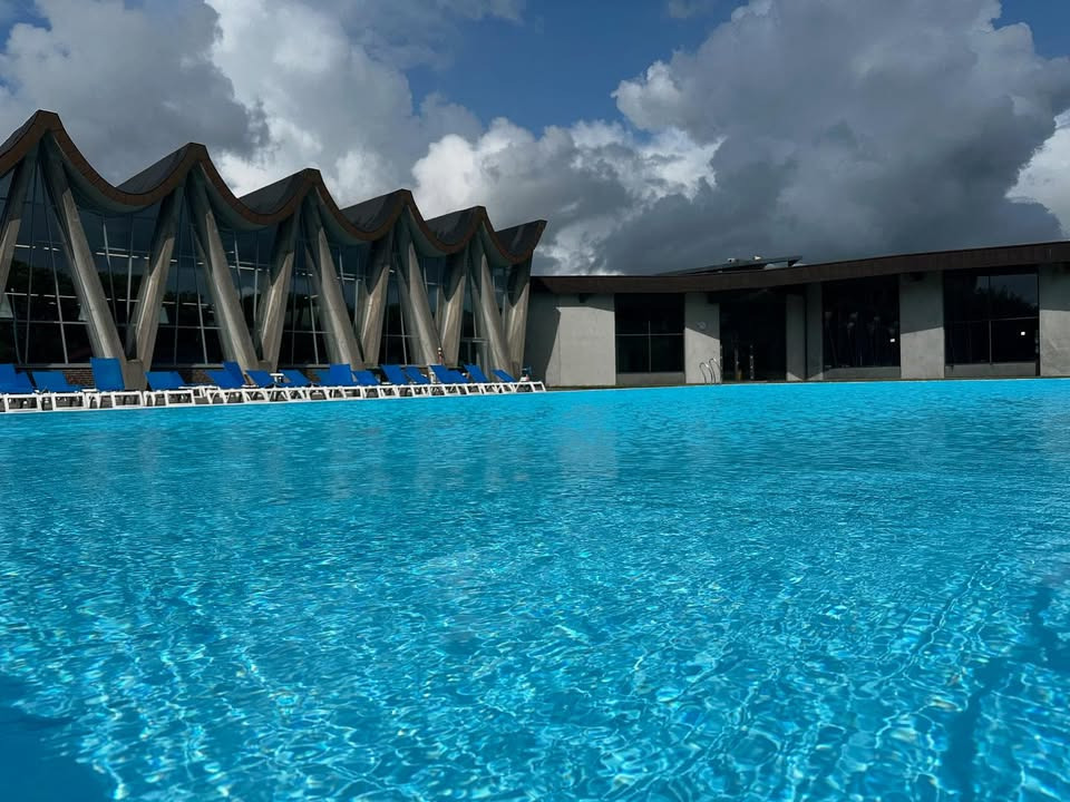 Herning Svømmehal inviterer til sommerhygge i årstidsbassinet og saunaen