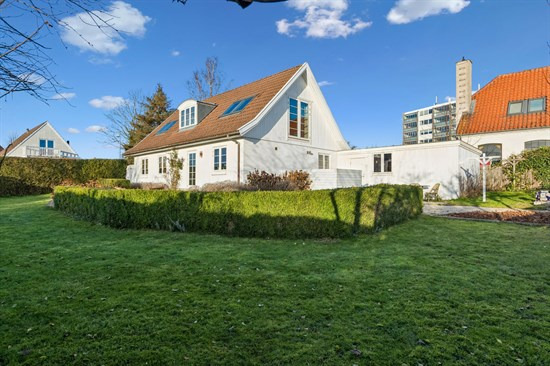 Alexander Foss Vej 2 og 1 anden boliger er kommet til salg denne uge i Ålsgårde - se boligerne her.