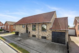 Til salg hos Mæglerhuset Brønderslev: Familievenlig villa med stor have i Brønderslev