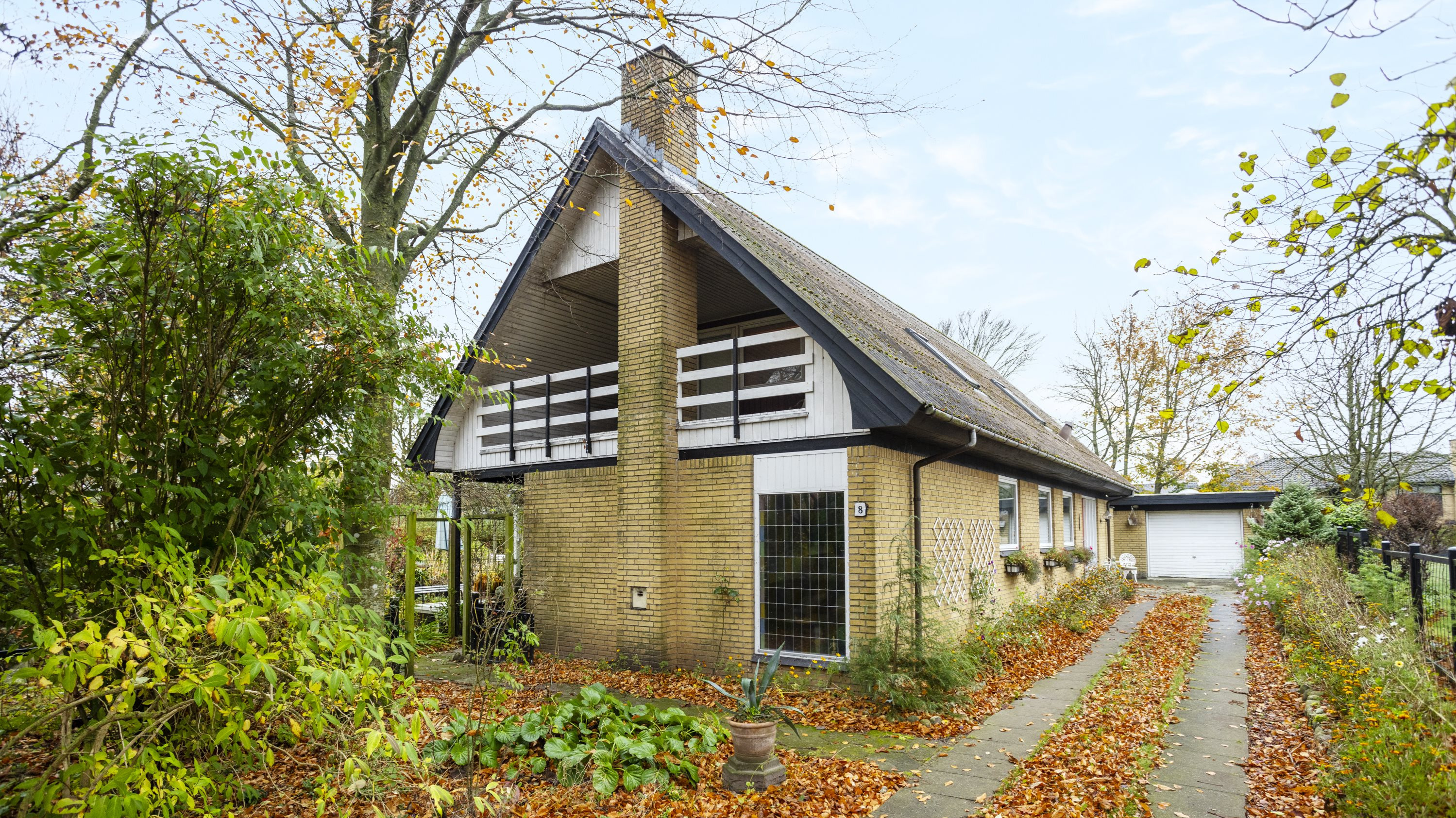 Rummelig og mulighedsrig villa i attraktive Højene