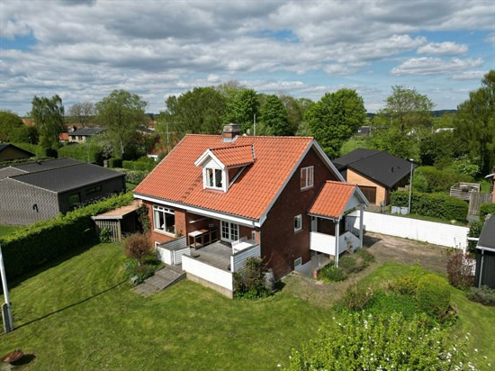 Pris sat ned med 100.000 kr. på Skovvej 18