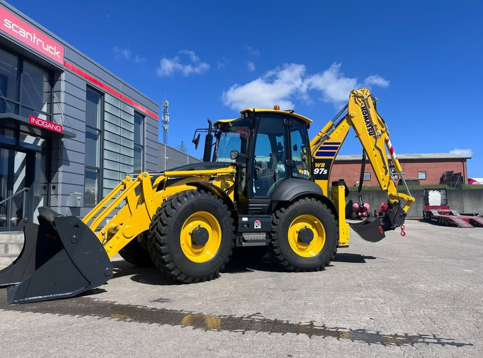 SCANTRUCK A/S har Komatsu WB97S-8EO klar til omgående levering