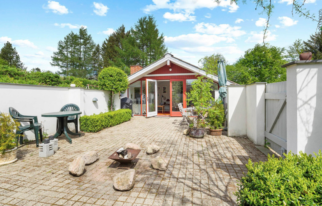 Charmerende sommerhus i Teglgårdsparken ved Fårvang til salg hos Estate Bo Silkeborg
