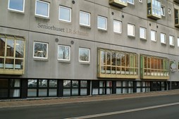 Mad og musik i Seniorhuset: En hyggelig dag for ældre