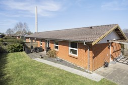Velholdt og indbydende rækkehus med mulighed for hurtig overtagelse