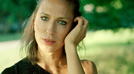 Mathilde Falch indtager Dexter med intensitet og humor