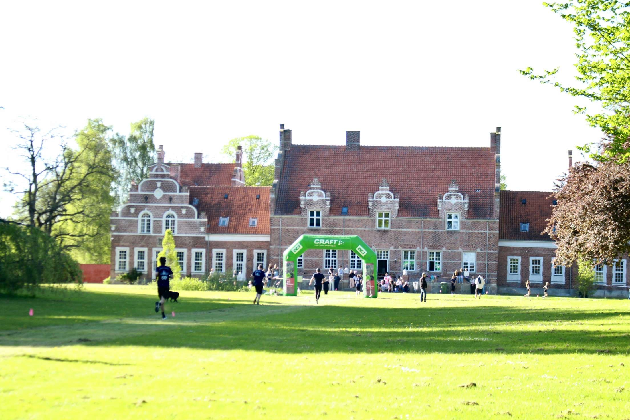 Slotsløbet 2025 bragte borgere og efterskoleelever sammen på en særlig aften