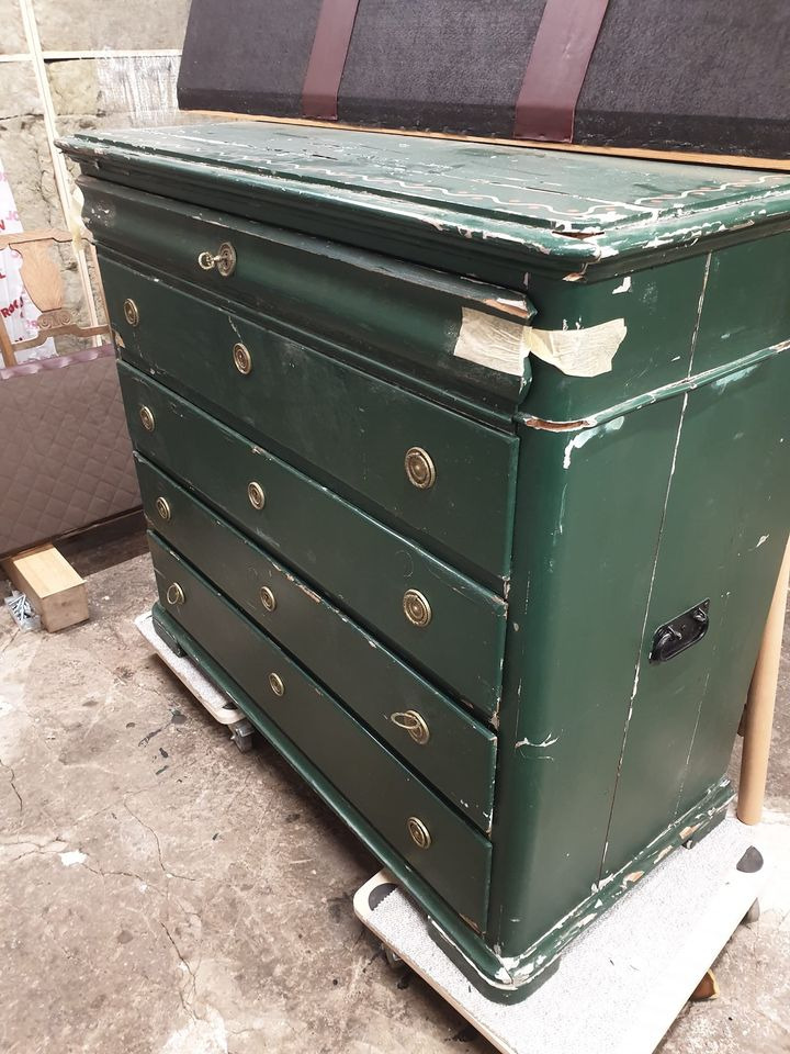 Den danske stol: Restaurerer alt fra kommoder til Jaguars lædersæder