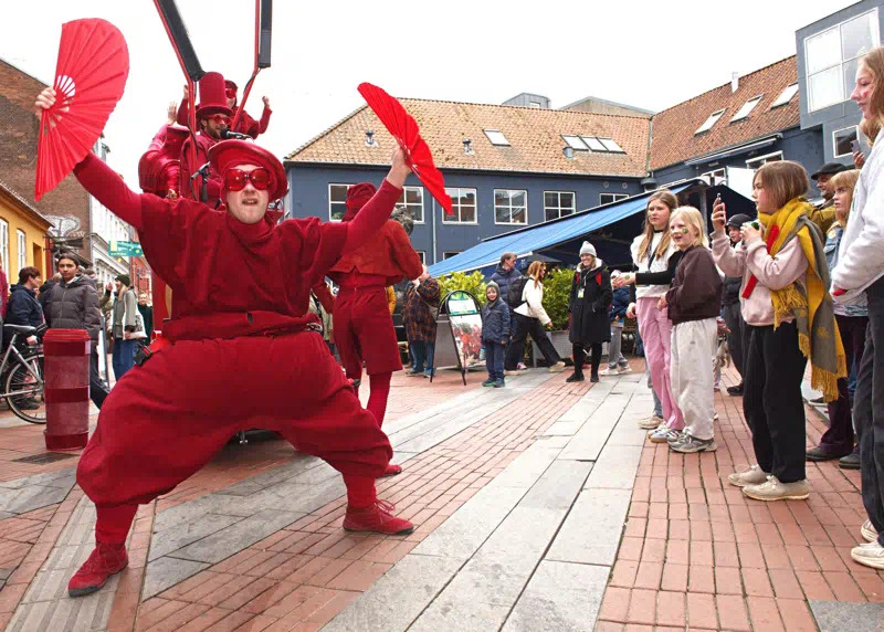 Teaterfestival i Kolding samlede tusindvis med gratis forestillinger og internationalt besøg
