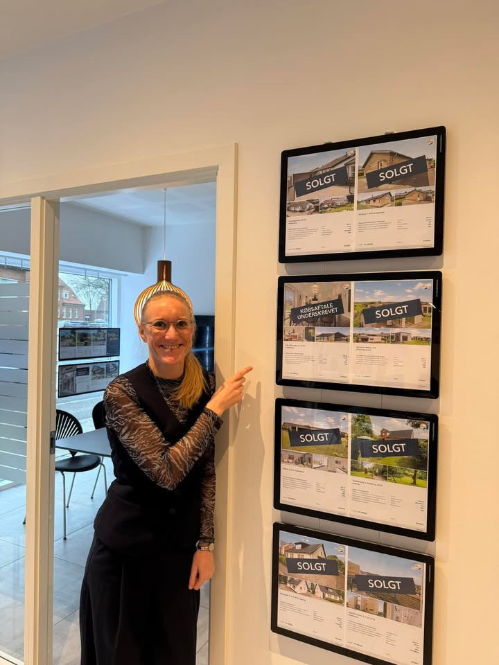 Marie-Louise underskriver købsaftale: EDC Hedensted inviterer til gratis vurdering