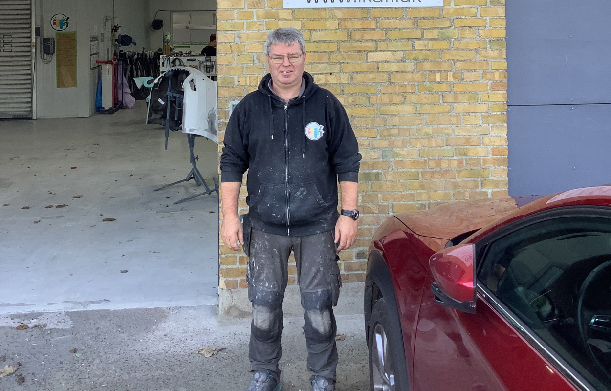 Mogens er dedikeret til sit job som værkfører ved LKA Farve & Lak: "Der sker altid noget her"