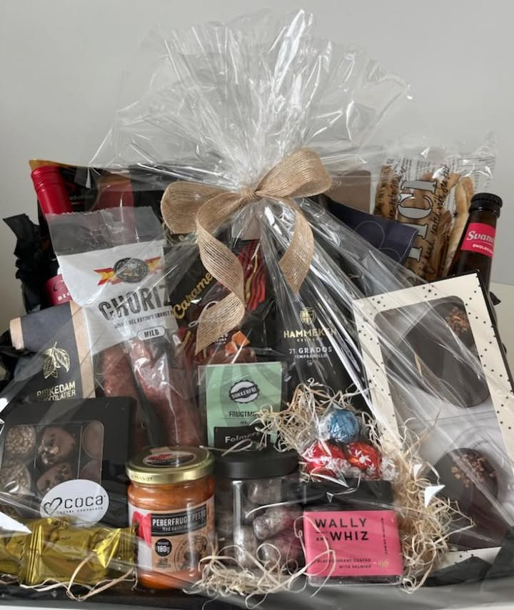 Min Købmand Øster Bjerregrav tilbyder skræddersyede julekurve og gaveæsker