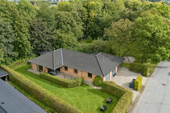 Østerled 9 og 1 anden boliger er kommet til salg denne uge i Brædstrup - se boligerne her.