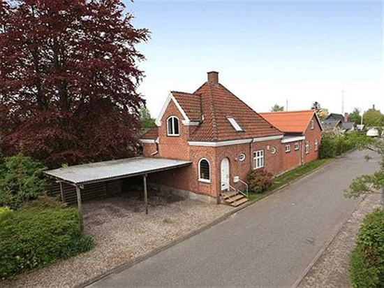 Åvej 5 og 1 anden boliger er kommet til salg denne uge i Viby Sjælland - se boligerne her.