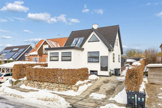 Klampenborgvej 37 og 2 andre boliger er kommet til salg denne uge i Svendborg - se boligerne her.