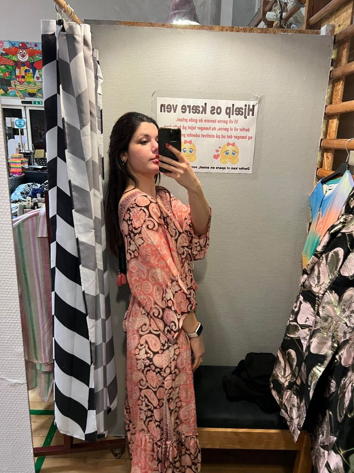 Rie & Henrik's Tøjbiks v/Rie Olesen: Kjoler til kun 150 kr. onsdag til søndag på Eskadronvej 14