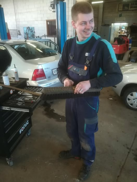 Søholm Autoservice ApS ønsker Mads held og lykke efter 16 år