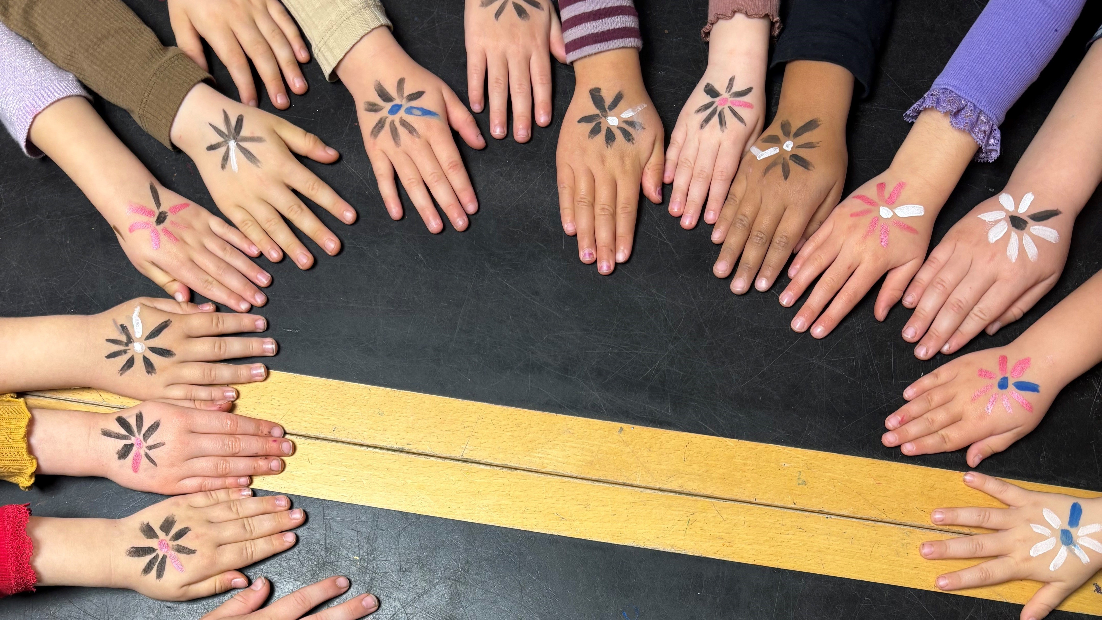 Børnehus samler 72.000 kr. ind til Knæk Cancer: Hele lokalsamfundet støtter børnenes initiativ