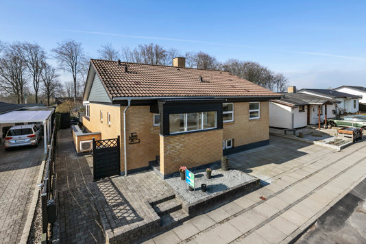 Sommervænget 3 og 2 andre boliger er kommet til salg denne uge i Brønderslev - se boligerne her.