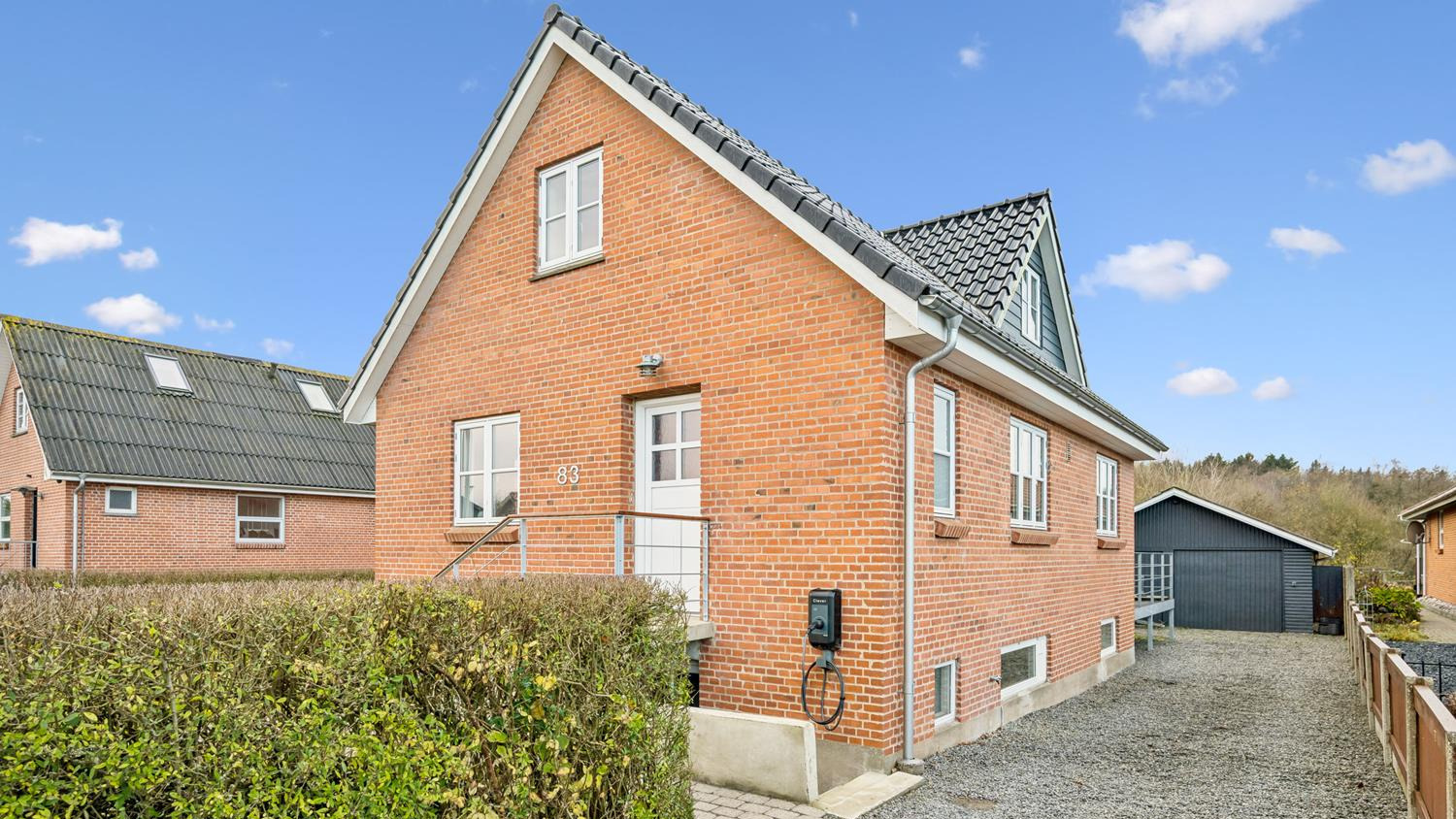 Murermestervilla på skolesiden af vejen