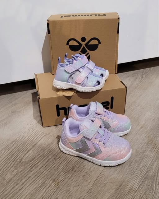 Børneshoppen Brønderslev annoncerer genopfyldning af Hummel sko og sandaler i str. 20-30