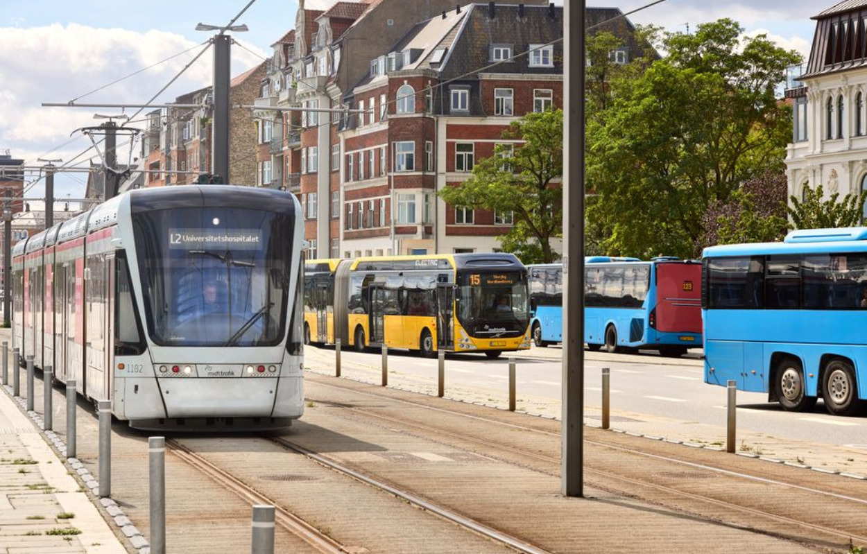 Flere passagerer vælger bus, tog og letbane