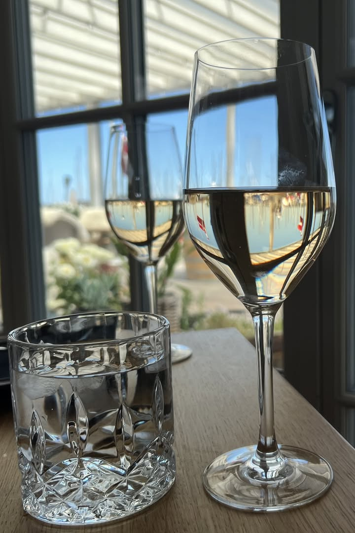 Netværksarrangement for partnere hos Erhverv og Turisme Kerteminde med vinsmagning og anekdoter